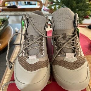 VANS City Hi Rise Boots/Sneakers Mens Sz 6 Womens 7.5